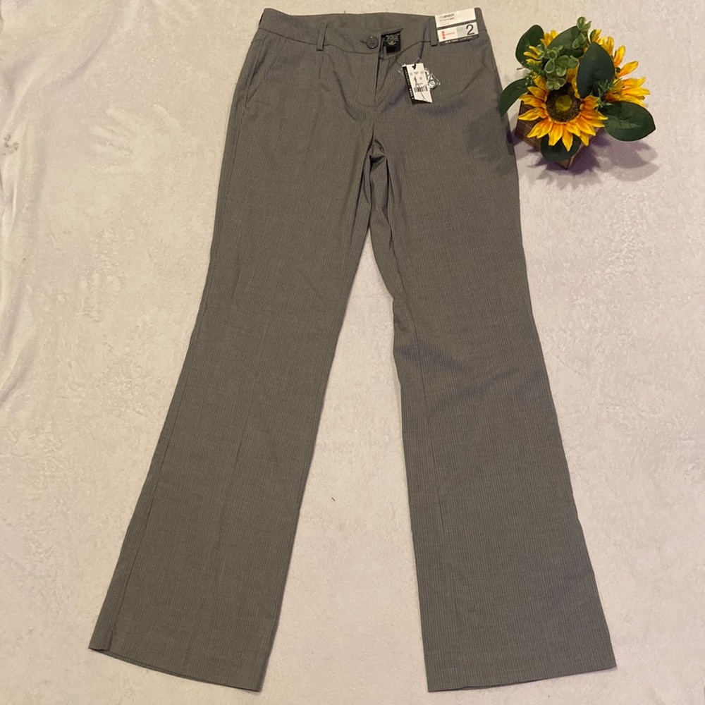 NEW YORK & COMPANY City Stretch Size 2 Straight Leg Midtown Rise Pin Stripe Pant